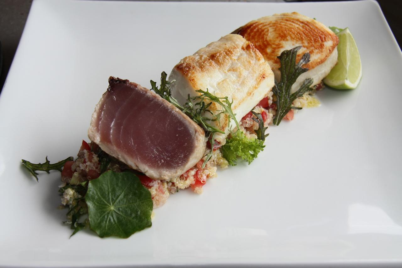Mahia Hotel & Resto 앙가로아 외부 사진