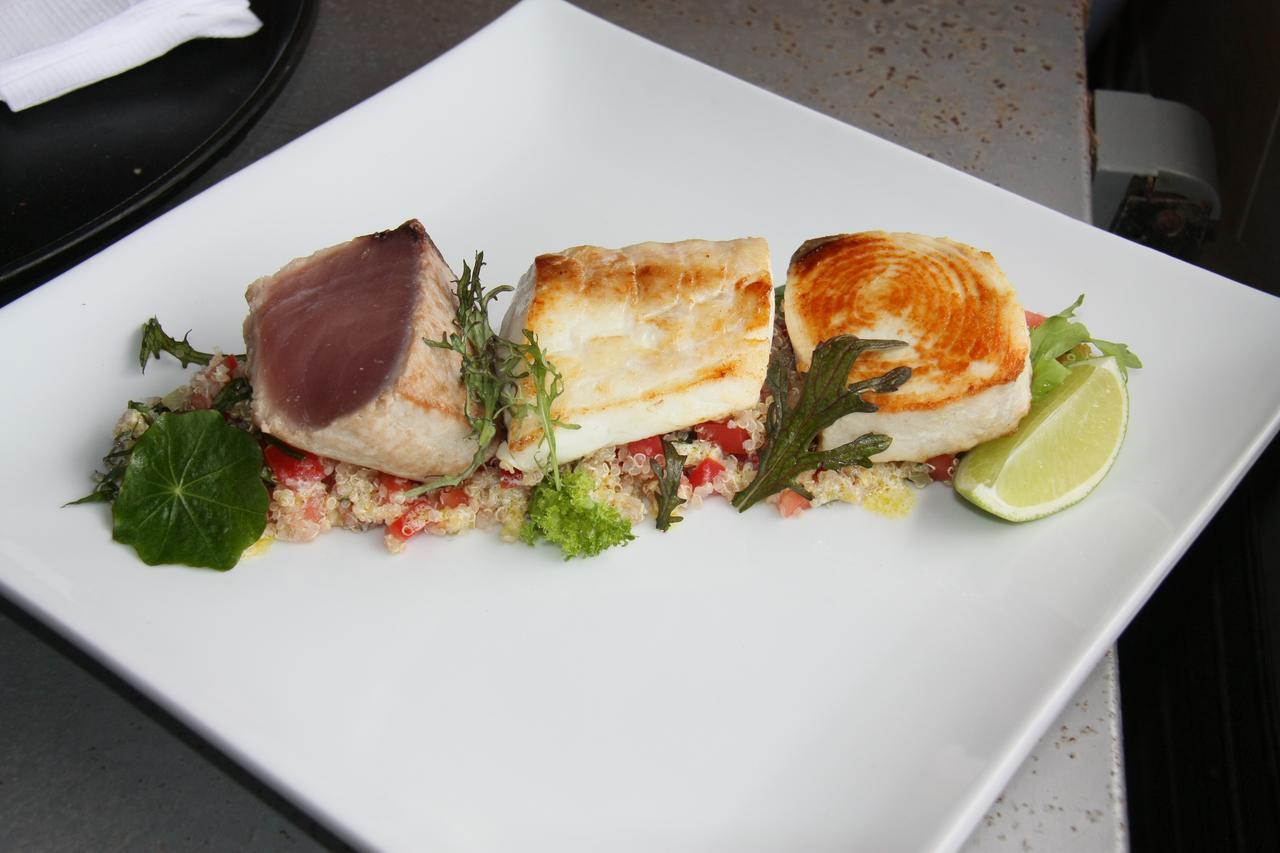 Mahia Hotel & Resto 앙가로아 외부 사진